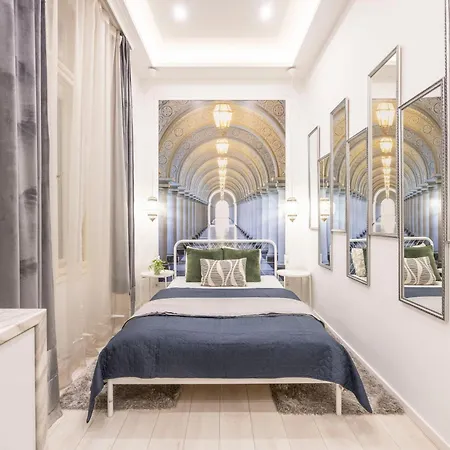 Exclusive Private In The Center Of Bp W 4bedrms, 4 Bathrms *