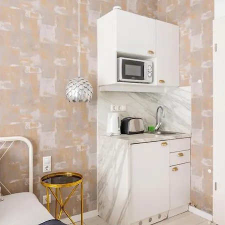 Exclusive Private In The Center Of Bp W 4bedrms, 4 Bathrms Apartment *