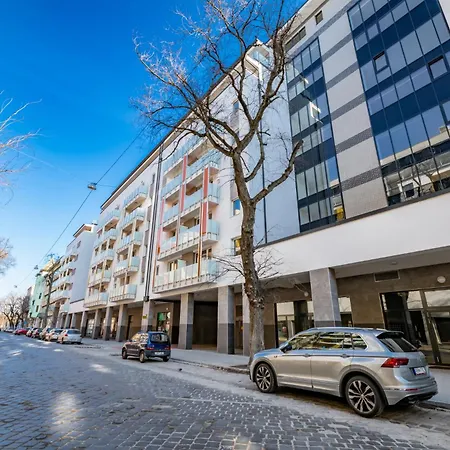 Parkwest Luxury Apartment *