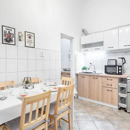 - Large And Comfy Apartment *