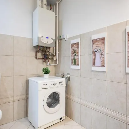 - Large And Comfy Apartment