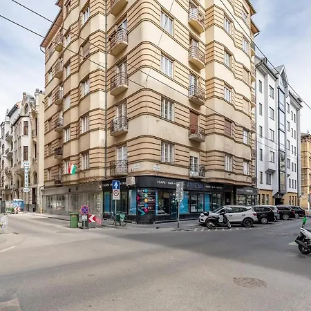 - Large And Comfy Apartment *