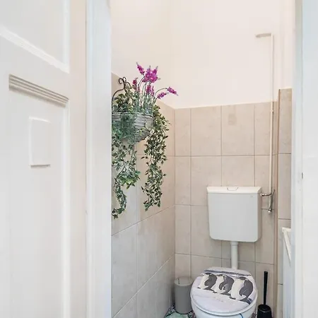 - Large And Comfy Apartment *