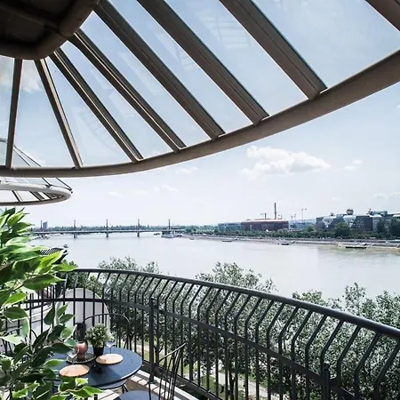 Two-storey Riverside Panorama Budapest