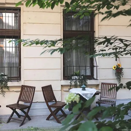 Central Bliss Bright City Haven Apartment
