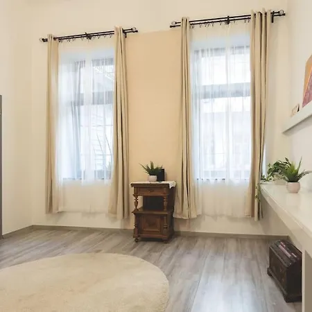 Central Bliss Bright City Haven Apartment
