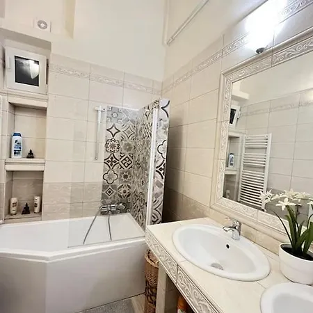 Central Bliss Bright City Haven Apartment *