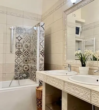 Central Bliss Bright City Haven Apartment Budapest