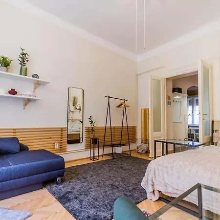 Sunny Bright, Centrally Located, Ac Balcony By Nw