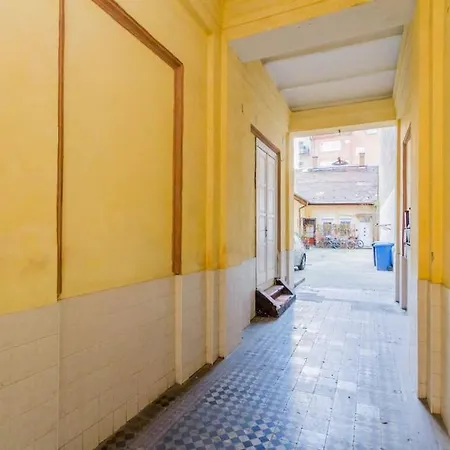 Sunny Bright, Centrally Located, Ac Balcony By Nw Apartment *