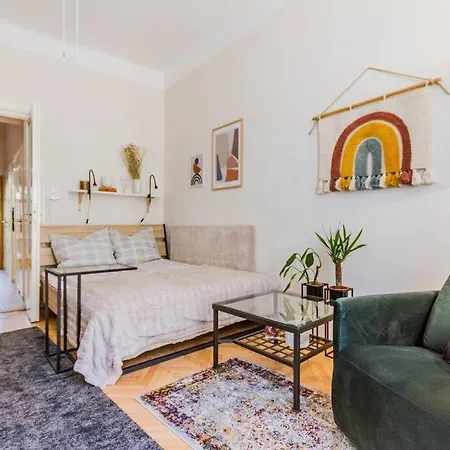 Sunny Bright, Centrally Located, Ac Balcony By Nw *