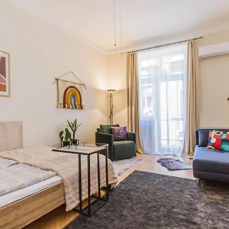 Sunny Bright, Centrally Located, Ac Balcony By Nw Apartment *
