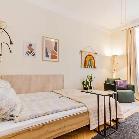Sunny Bright, Centrally Located, Ac Balcony By Nw Apartment *