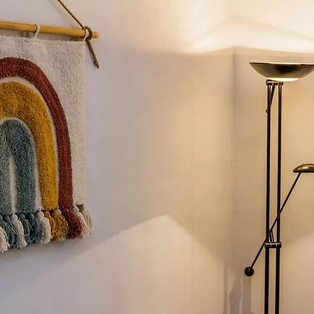 Sunny Bright, Centrally Located, Ac Balcony By Nw *