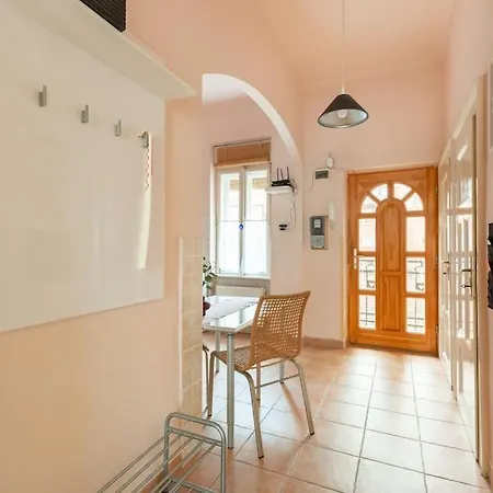 Sunny Bright, Centrally Located, Ac Balcony By Nw Apartment *