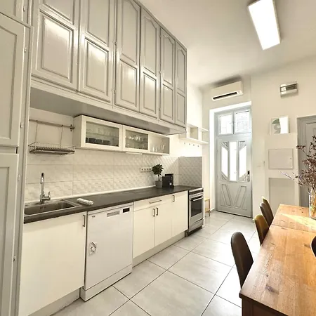 On In The Center 3 Br
