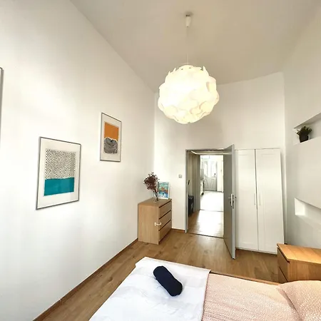 On In The Center 3 Br Apartment