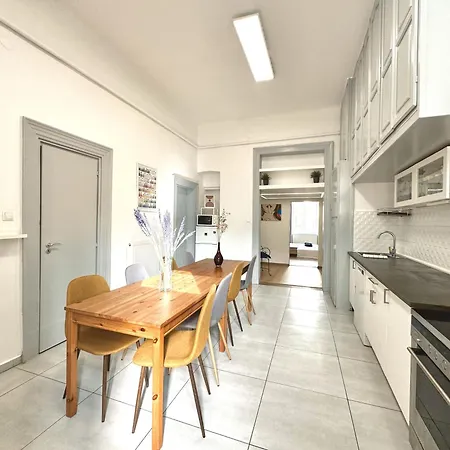 Apartment On In The Center 3 Br Budapest