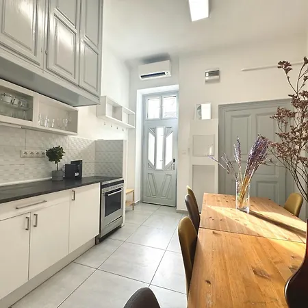 On In The Center 3 Br * Budapest