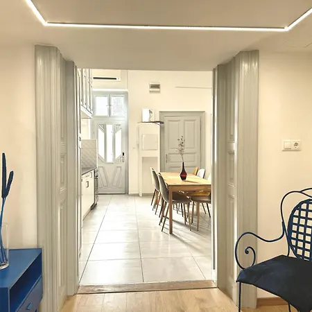 On In The Center 3 Br Apartment