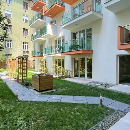 Little Americas North West Apartment Budapest