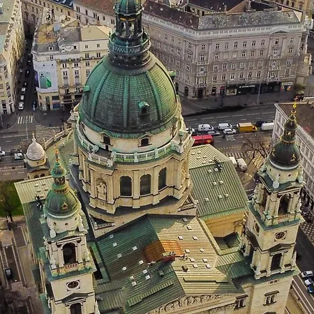 Seasons * Budapest