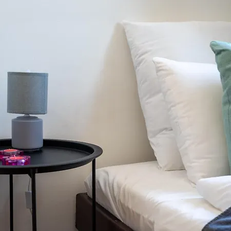 Apartment - Bright - Calm For Solo Travellers