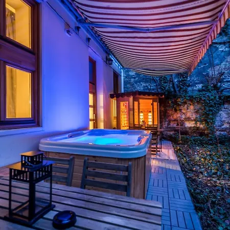 Wellness Wonderland Garden, Sauna, Jacuzzi In Cbd * Budapest