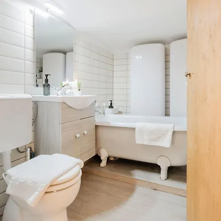 Apartment Wellness Wonderland Garden, Sauna, Jacuzzi In Cbd *