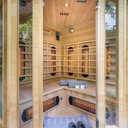 Apartment Wellness Wonderland Garden, Sauna, Jacuzzi In Cbd