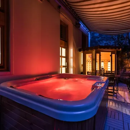 Wellness Wonderland Garden, Sauna, Jacuzzi In Cbd *