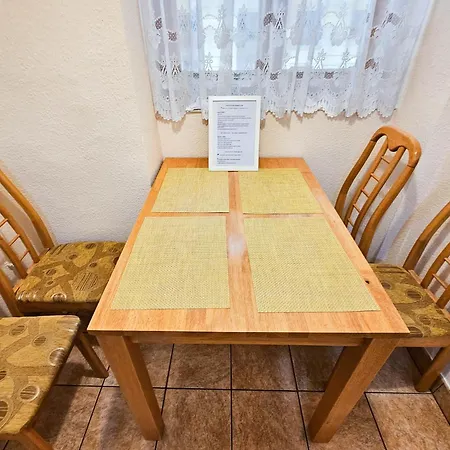 Synagogue 4ppl Apartment