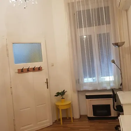 Center Royalty Apartment