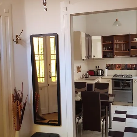 Center Royalty Apartment *