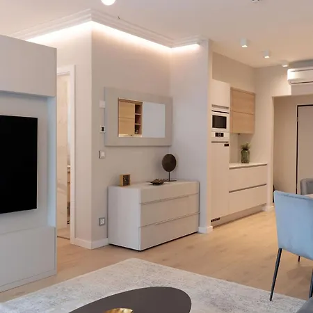Emerald Downtown Luxury By Continental Group מלון דירות