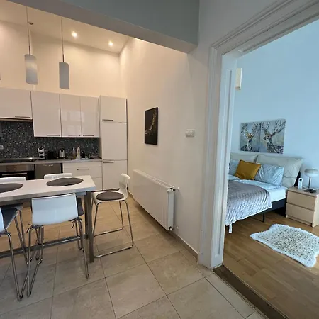 Apartment Spacious By Opera Budapest