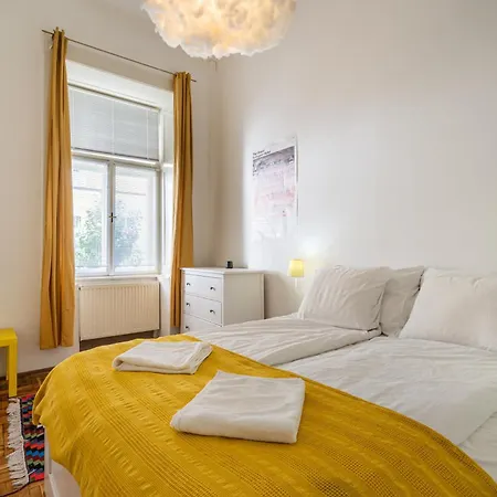 Moda Living Apartment *