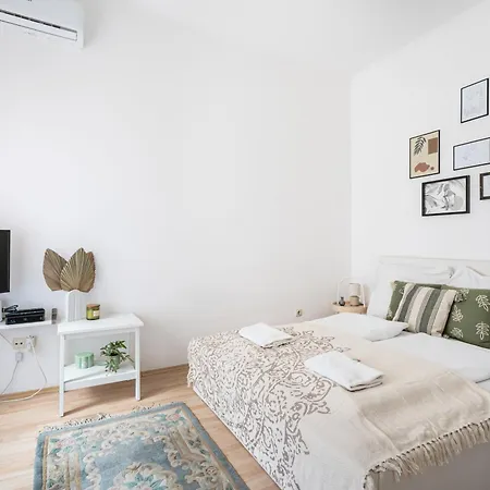 Gleaming Wise Studio Apartment