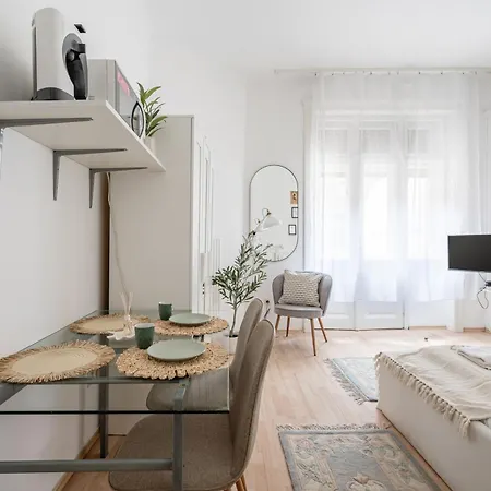 Apartment Gleaming Wise Studio