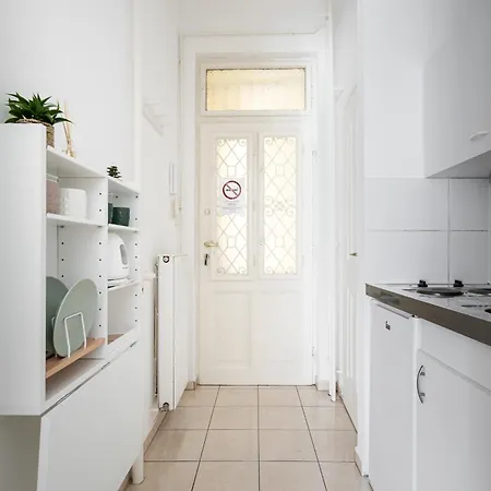 Gleaming Wise Studio Apartment *