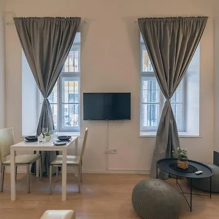 Apartment Huszonegy 1 - Center Location Ac