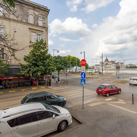 Lovely Designer With Stunning Parliament View Daire Budapeşte