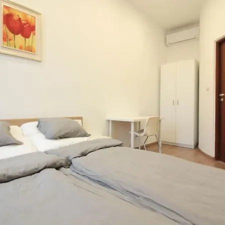 Elegant Downtown At Kiraly 39 Budapest