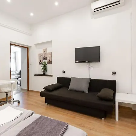 Apartment Elegant Downtown At Kiraly 39 *