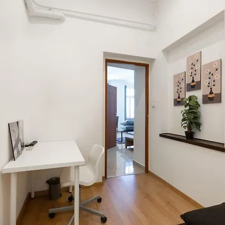 Elegant Downtown At Kiraly 39 *