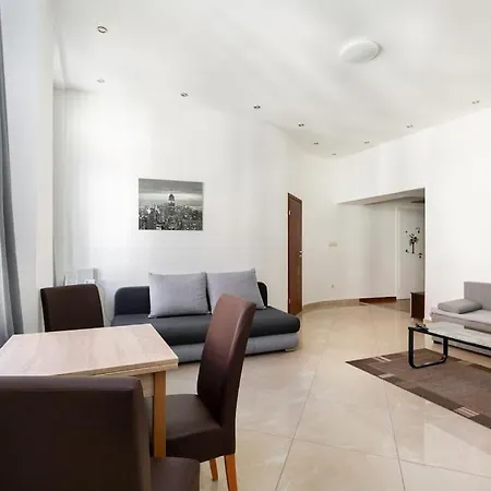 Elegant Downtown At Kiraly 39