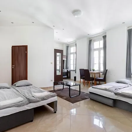 Elegant Downtown At Kiraly 39 *