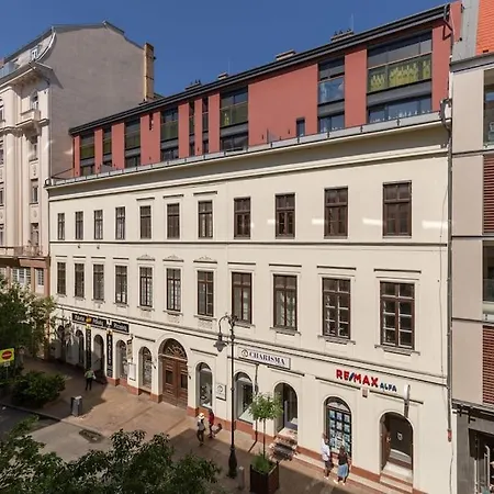 Apartment Elegant Downtown At Kiraly 39