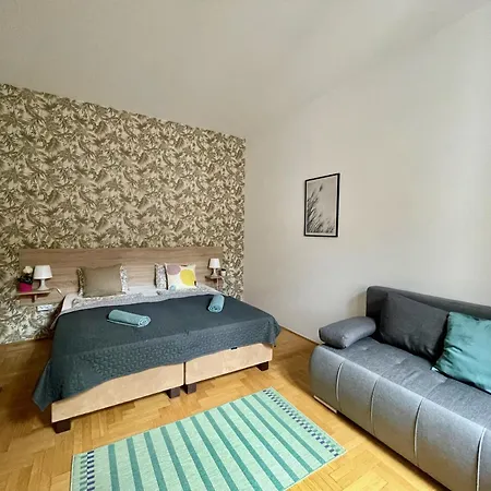 Apartment Dobhouse16 #downtown #nightlife #partyzone *