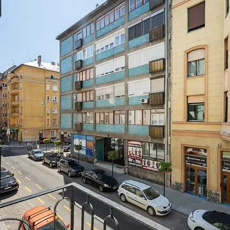 Admiral Blue With Balcony Apartment